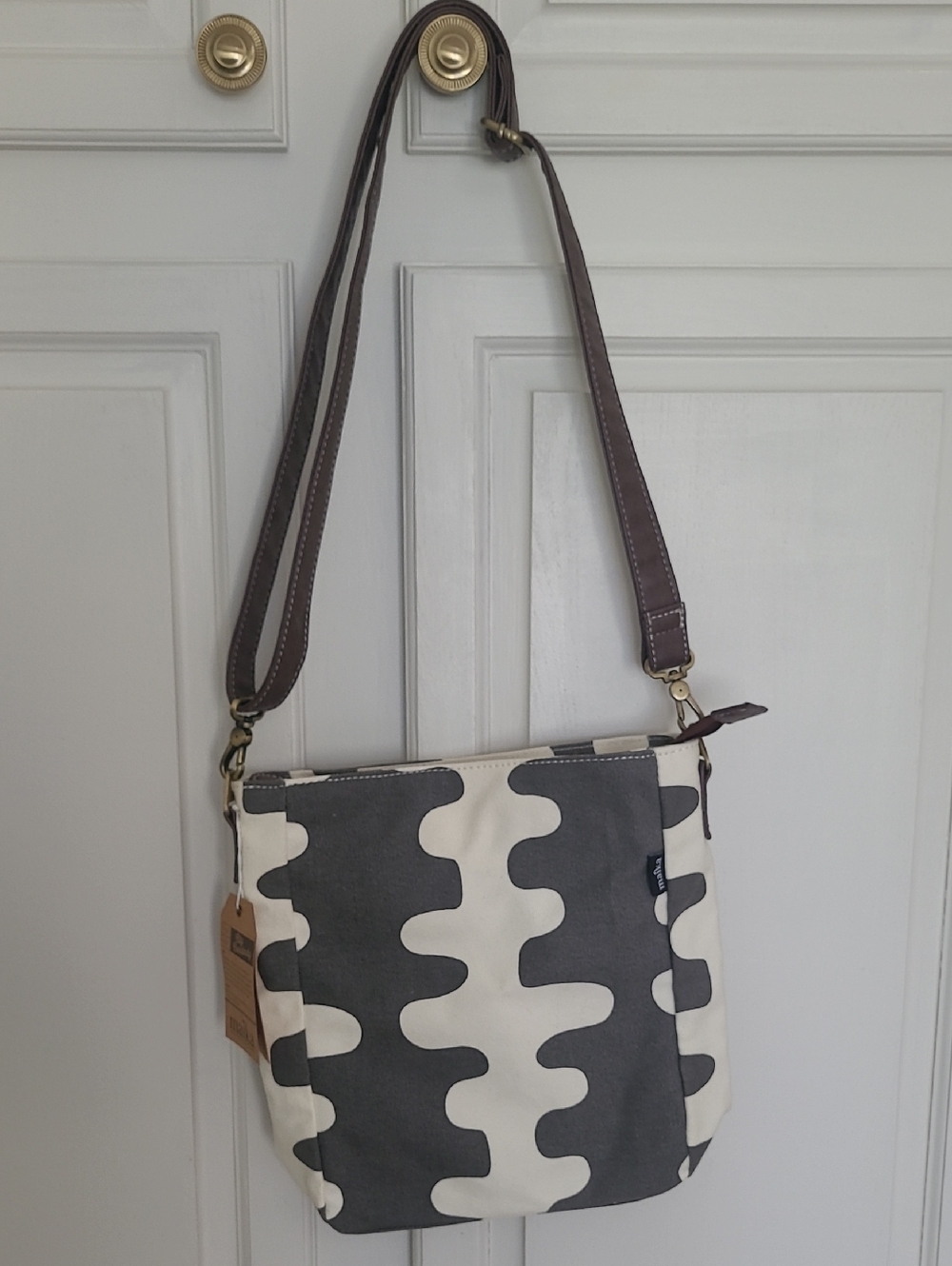 NWT Maika Gray and Cream City Crossbody